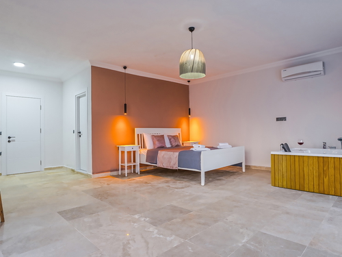  gece  -  Kasım
  | Kaş Yeniköy’de Deniz Manzaralı, Jakuzili Balayı ve Aile Villası – 4 Kişilik Tatil İçin İdeal Seçim